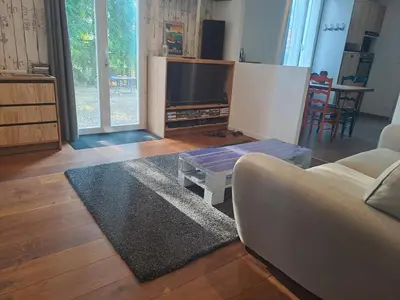 Télévision ou salle de divertissement dans l'établissement Sous les tilleuls