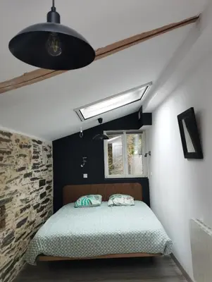 Un ou plusieurs lits dans un hébergement de l'établissement Maison de charme avec piscine en partage