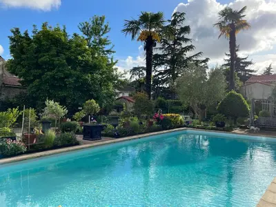 Piscine de l'établissement Le Relais du Puy ou située à proximité