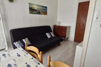 Coin salon dans l'établissement Studio 30m plage - Marina 5 - 31 allée des pinons - 1-1