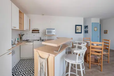 Cuisine ou kitchenette dans l'établissement Sur le quai de Pornic, Appartement pour 4
