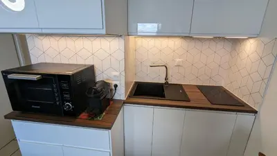 Cuisine ou kitchenette dans l'établissement Appartement vue mer - accès direct à la plage - 4 à 5 personnes