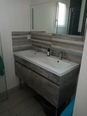 Salle de bains dans l'établissement location bord de mer La Plaine sur mer