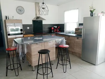 Cuisine ou kitchenette dans l'établissement location bord de mer La Plaine sur mer