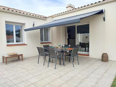 Terrasse ou espace extérieur de l'établissement Maison de vacances, cosy, bohème chic, avec jardin!