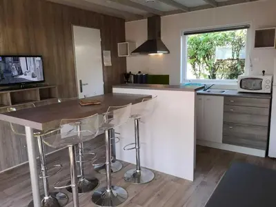 Cuisine ou kitchenette dans l'établissement ZEcamping 4 familial pet friendly restaurant et espace aquatique