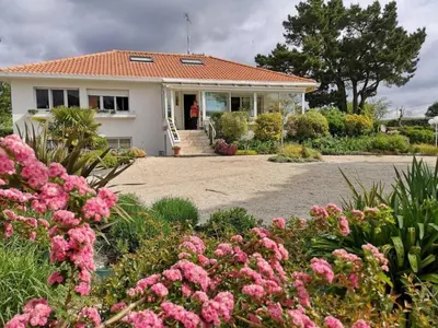 Jardin de l'établissement Camping 4 étoiles - Parc aquatique - efciab