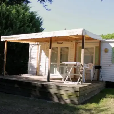 ZEcamping 4 animé animaux acceptés avec piscine couverte et bar