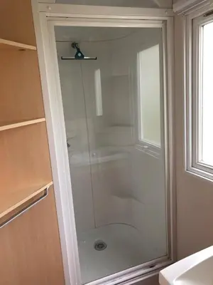 Salle de bains dans l'établissement Bungalow 