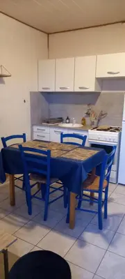 Cuisine ou kitchenette dans l'établissement Le gîte Bleu