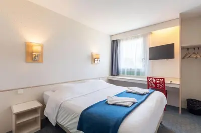 Un ou plusieurs lits dans un hébergement de l'établissement Hôtel La Petite Auberge