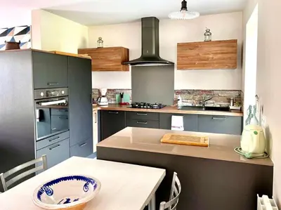 Cuisine ou kitchenette dans l'établissement Location saisonnière plain-pied 4 à 6 pers Prefailles, 100m de la plage