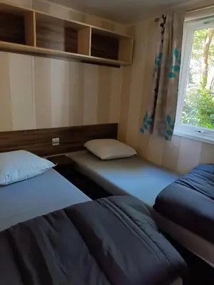 Un ou plusieurs lits dans un hébergement de l'établissement Mobil-home en pleine Nature