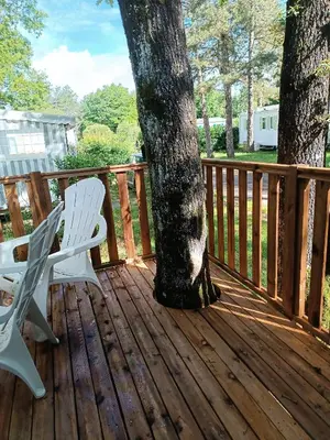 Balcon ou terrasse dans l'établissement Mobil-home en pleine Nature