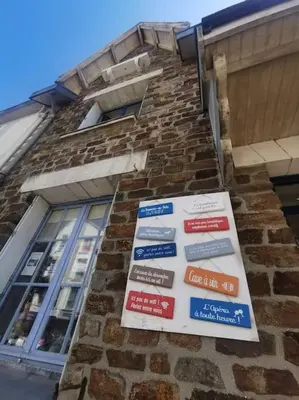 Certificat, récompense, panneau ou autre document affiché dans l'établissement Au Coin Fleuri
