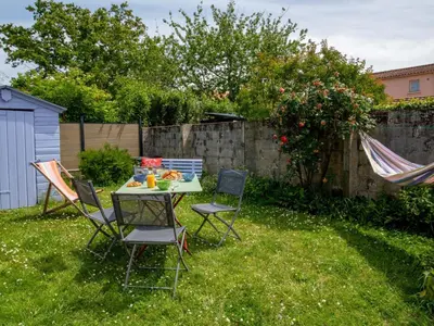 Jardin de l'établissement Holiday Home La Maison du Pêcheur by Interhome