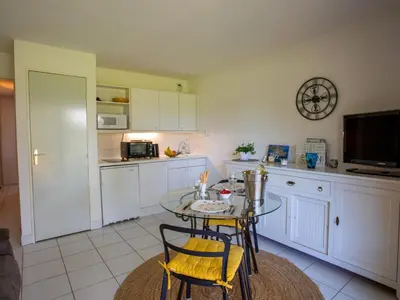 Cuisine ou kitchenette dans l'établissement Apartment Les Terrasses du Golf by Interhome