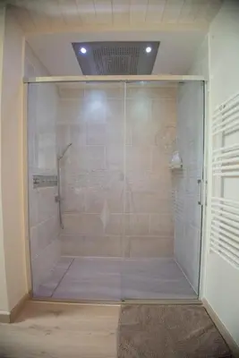 Salle de bains dans l'établissement L'échappée nocturne Nature et Zen