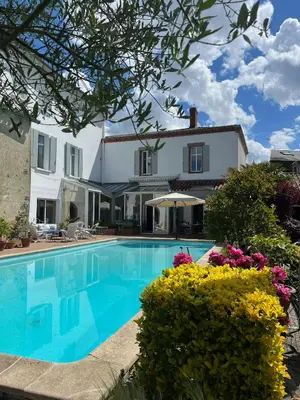 Piscine de l'établissement L'Appart' ou située à proximité