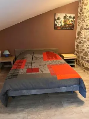 Un ou plusieurs lits dans un hébergement de l'établissement Appartement pierres apparentes