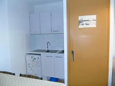Cuisine ou kitchenette dans l'établissement Le Voilier bleu