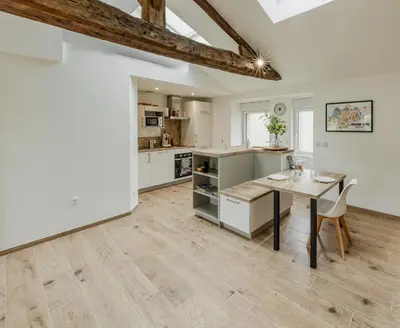 Cuisine ou kitchenette dans l'établissement Grange Rénovée 5 personnes-Gîte Le 411