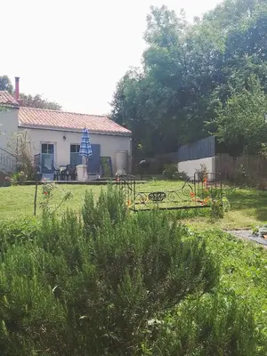 Jardin de l'établissement Gite Le Gripeau