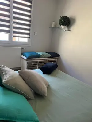 Un ou plusieurs lits dans un hébergement de l'établissement Chambre By Kastella