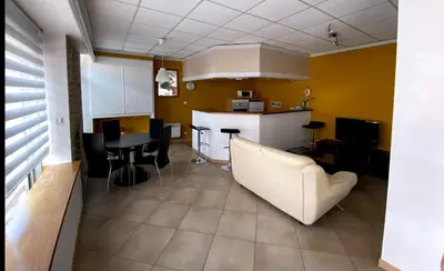 Cuisine ou kitchenette dans l'établissement La source