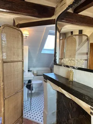 Cuisine ou kitchenette dans l'établissement Le Petit Tinténiac - T2 cosy au cœur de la Doutre