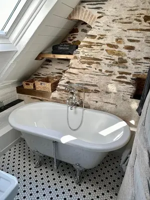 Salle de bains dans l'établissement Le Petit Tinténiac - T2 cosy au cœur de la Doutre