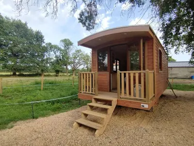 Jardin de l'établissement roulotte tout confort à la ferme 2