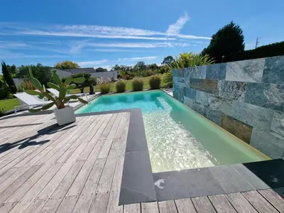 Piscine de l'établissement Villa MINA avec piscine privée proche mer ou située à proximité