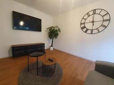 Télévision ou salle de divertissement dans l'établissement La citadine