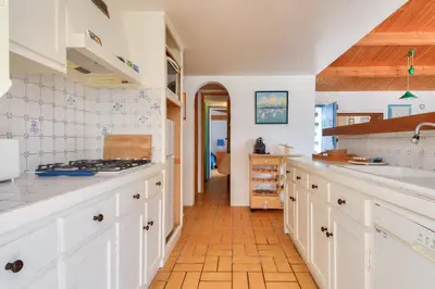 Cuisine ou kitchenette dans l'établissement Maison avec terrasse - 900m plage des Sableaux