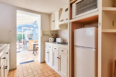 Cuisine ou kitchenette dans l'établissement Maison avec terrasse - 900m plage des Sableaux