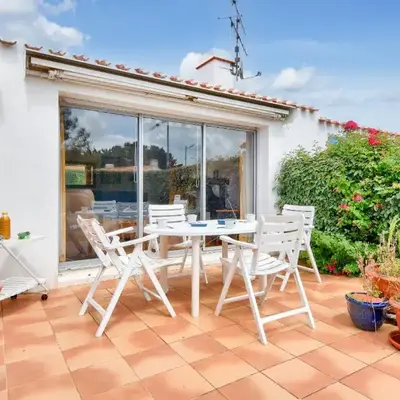 Maison avec terrasse - 900m plage des Sableaux