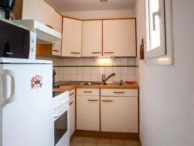 Cuisine ou kitchenette dans l'établissement Holiday Home Le Moussaillon by Interhome