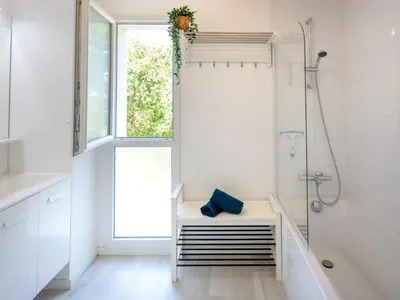 Salle de bains dans l'établissement Apartment L'Indigo by Interhome