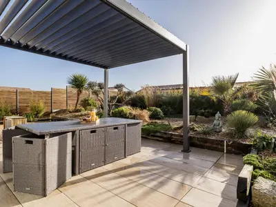 Plan de l'établissement Charmante Maison Moderne avec Jardin Privé à 9 km de la Plage, Wi-Fi et Équipements Confortables - FR-1-306-1277