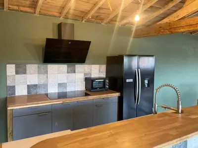 Cuisine ou kitchenette dans l'établissement Loft spacieux