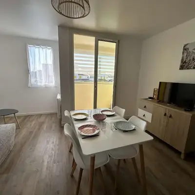 Appartement rénové 2 pièces avec balcon