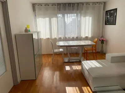 Coin salon dans l'établissement Chambre meublé chez l'habitan