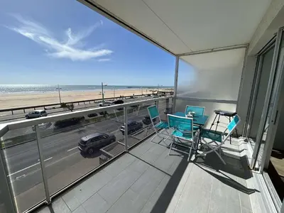 Balcon ou terrasse dans l'établissement Appart 2 pièces rénové face mer à Saint Jean de Monts - FR-1-224C-319