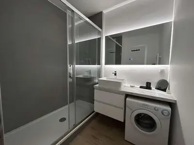 Salle de bains dans l'établissement Appart 2 pièces rénové face mer à Saint Jean de Monts - FR-1-224C-319