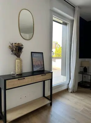Télévision ou salle de divertissement dans l'établissement Le Contrie - Bel appartement avec terrasse