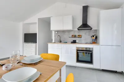 Cuisine ou kitchenette dans l'établissement 500m de la plage - Maison 6 adultes & 1 enfant