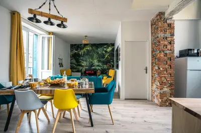 Cuisine ou kitchenette dans l'établissement Maison de ville envoutante, expérience unique !