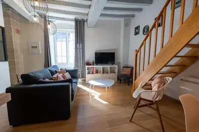 Télévision ou salle de divertissement dans l'établissement L'échauguette d'Ancenis centre