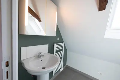 Salle de bains dans l'établissement L'échauguette d'Ancenis centre